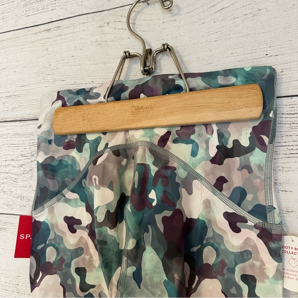 NWT Spanx Active Printed 7/8 Leggings in Painted Camo Pink/Muilt. - Picture 8 of 9